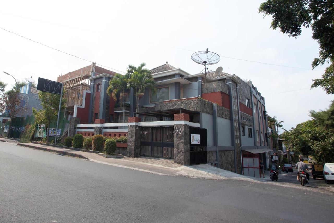 Reddoorz Near Museum Angkut Batu Hotel Batu  Kültér fotó